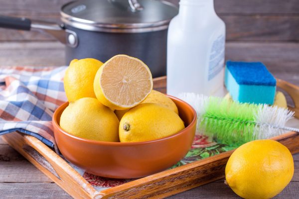 lemon-as-cleaning-hack-for-houseshares
